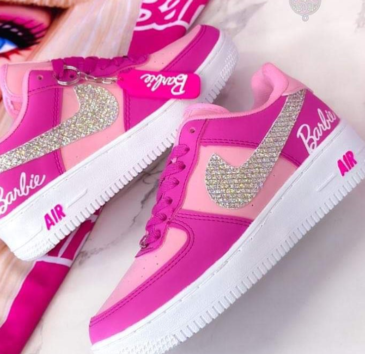 Promoção Dia das Crianças - Tênis Infantil Nike da Barbie Rosa + Boneca de Brinde